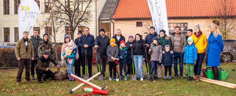Sadzenie dębu na dobry początek w Wieliczce